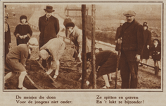 300342 Afbeelding van enkele schoolkinderen ter hoogte van de Willem Arntszkade te Utrecht, die een boom planten in het ...